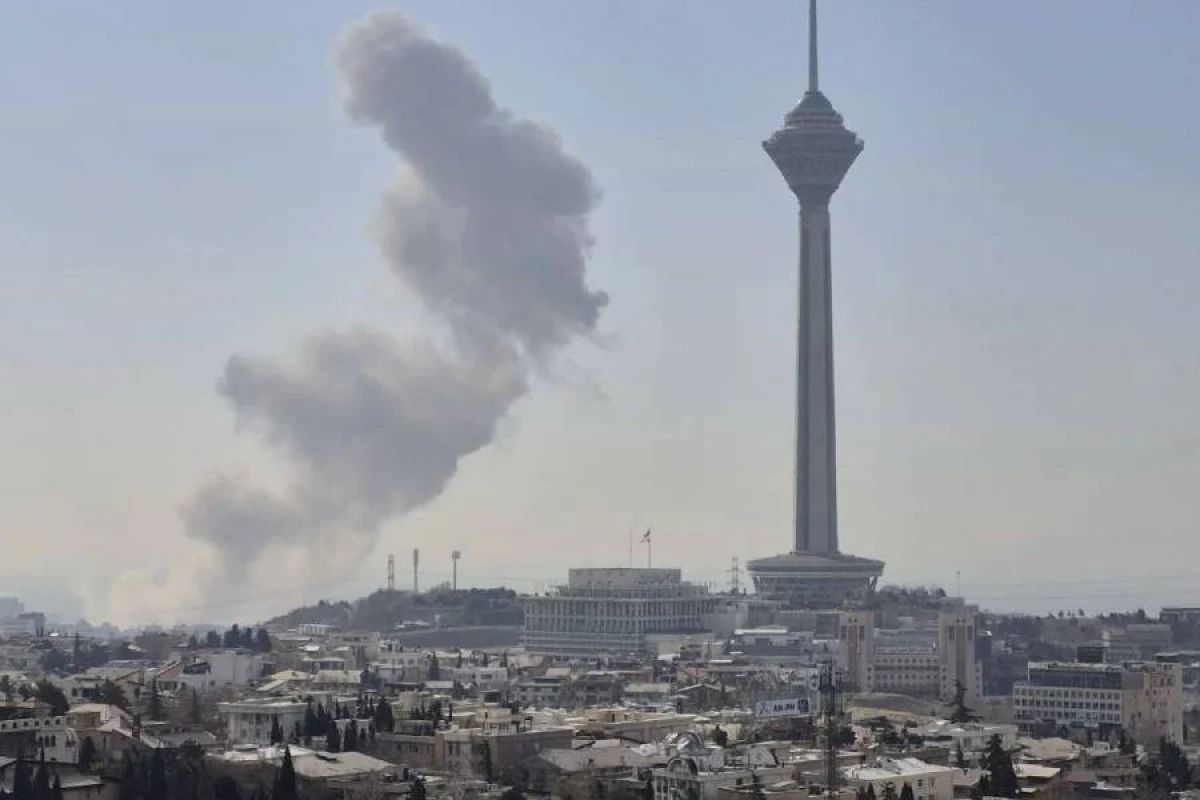 İranın dövlət teleradio şirkətinin binası zərbələrə məruz qalıb