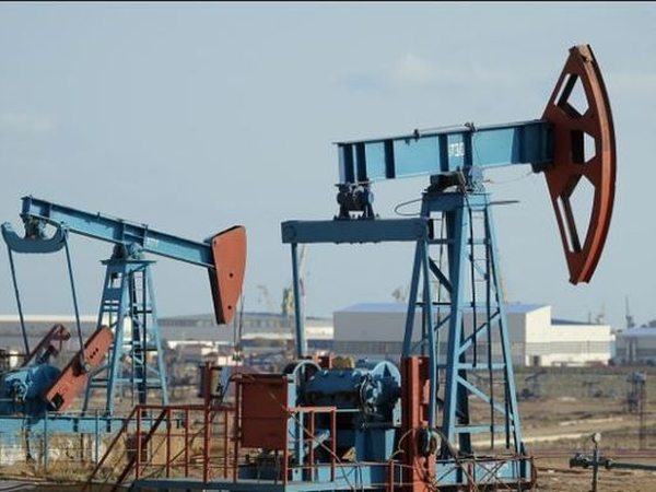 Dünya birjalarında neftin qiyməti düşməkdə davam edir