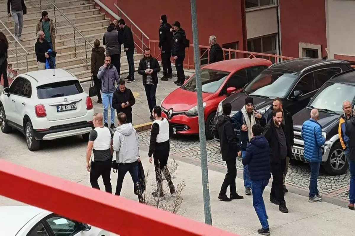 Türkiyədə silahlı şəxs universitet əməkdaşını girov götürüb