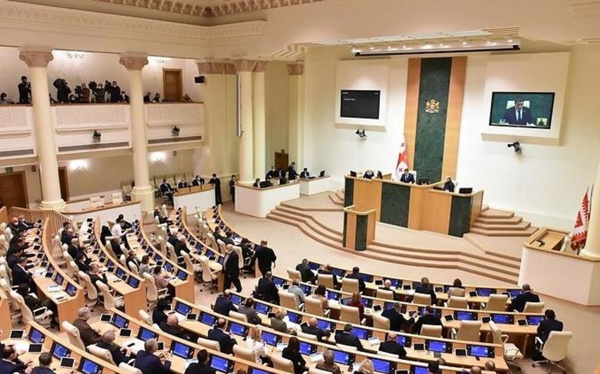 Gürcüstan parlamenti siyasi birliklərə xarici ianələri qadağan edən layihəni qəbul edib