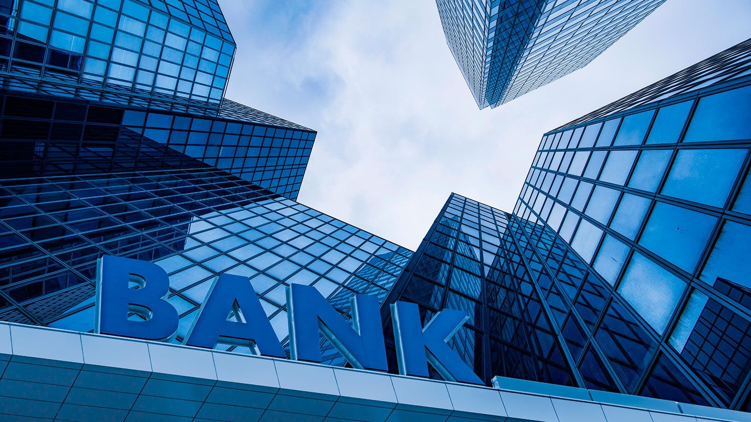 Hansı banklar qeyri-iş günlərində işləyəcək?