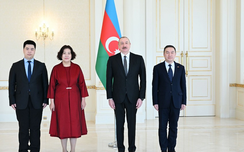 İlham Əliyev Çinin Azərbaycanda yeni təyin olunmuş səfirinin etimadnaməsini qəbul edib