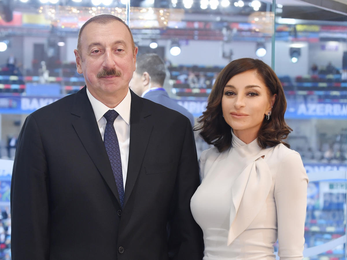 İlham Əliyev və Birinci xanım Ağdərənin Həsənriz kəndində sakinlərlə birlikdə Novruz tonqalını alovlandırıblar