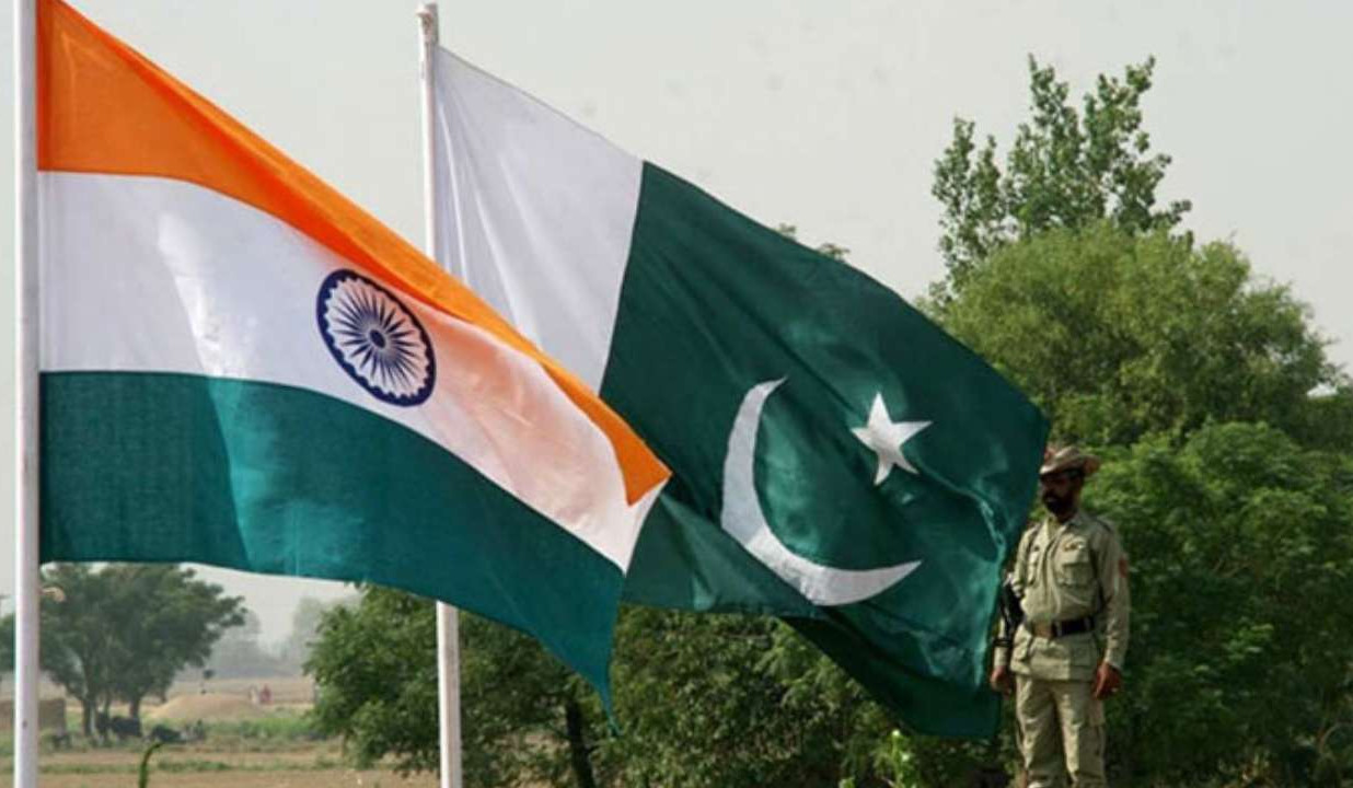 Pakistan Hindistanla ticarəti dayandırır, hava məkanını bağlayır