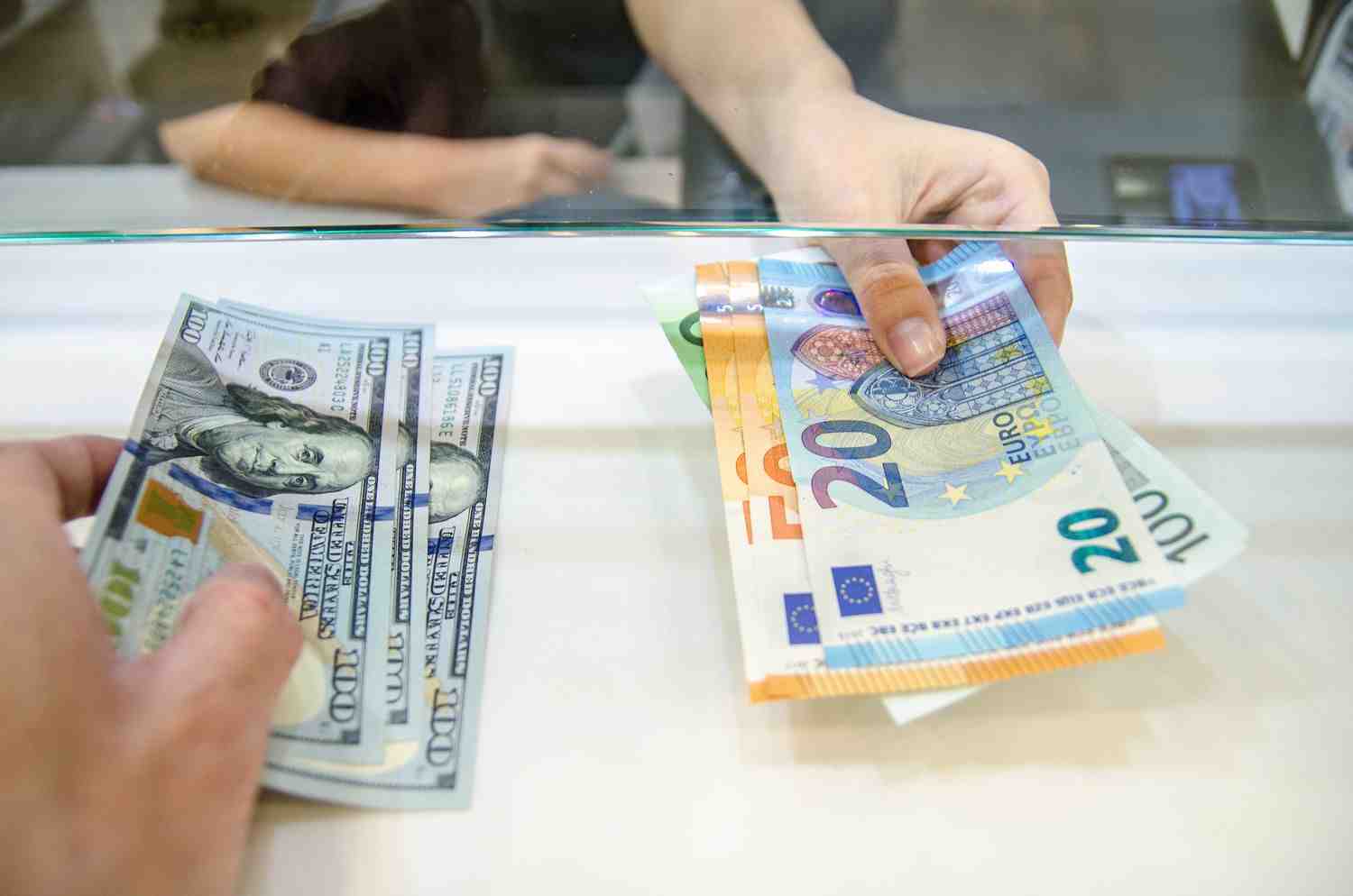 Azərbaycan Mərkəzi Bankının 26 avqust tarixinə valyuta məzənnələri