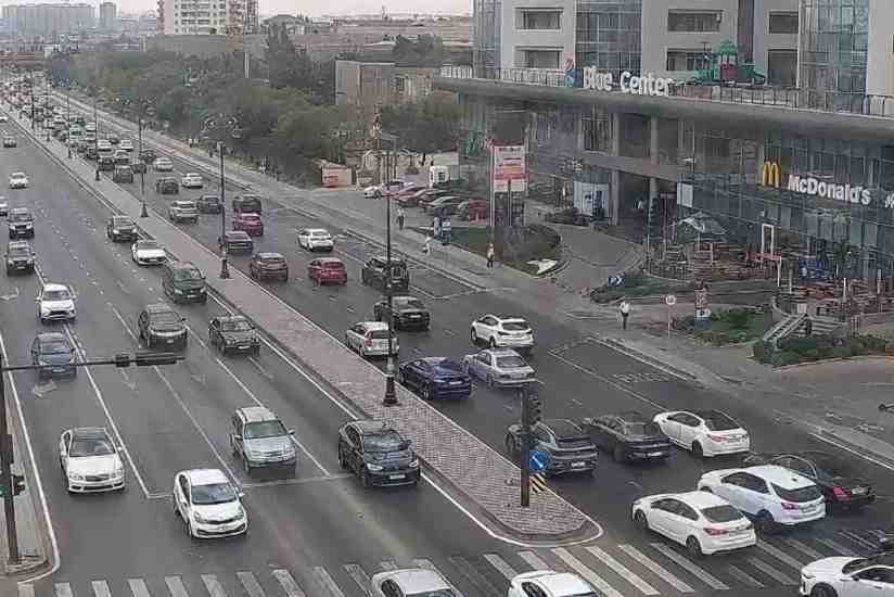 Bakının bir sıra yollarında nəqliyyatın sıxlığı müşahidə olunur