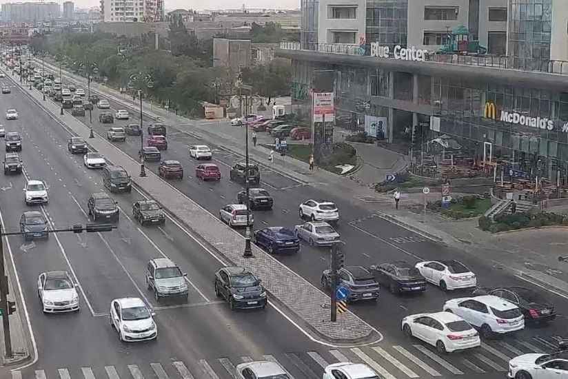 Bakının bir sıra yollarında nəqliyyatın sıxlığı müşahidə olunur