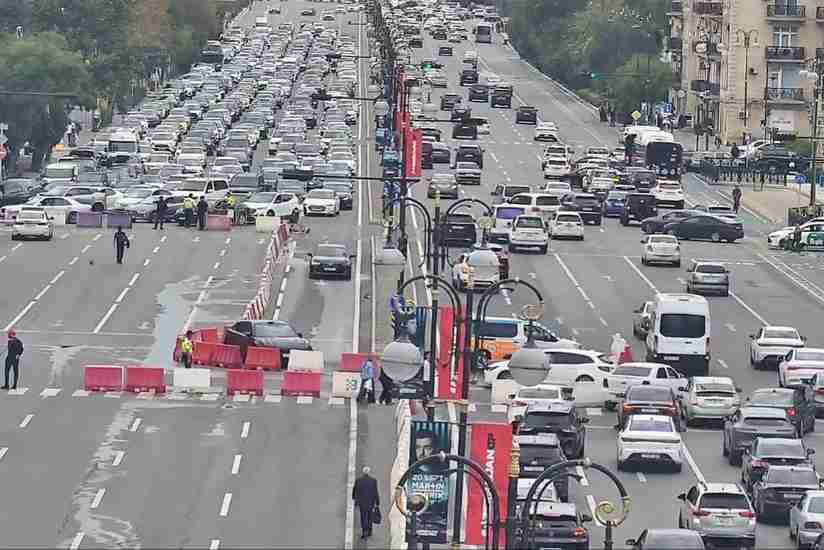 Bakıda nəqliyyatın sıxlığı müşahidə olunur