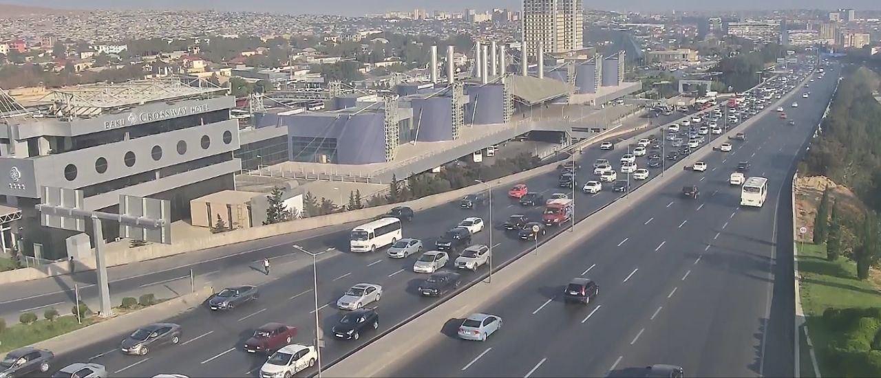 Bakının bu yollarında nəqliyyatın sıxlığı müşahidə olunur