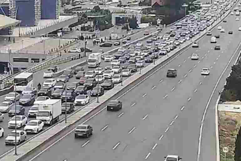 Bakının yollarında tıxac yaranıb