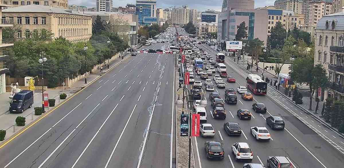 İlk dərs günündə Bakı yollarında nəqliyyatın sıxlığı yaranıb